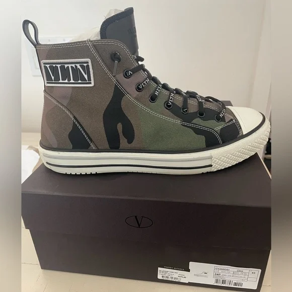 Valentino Sneakers - Picture 1 of 3